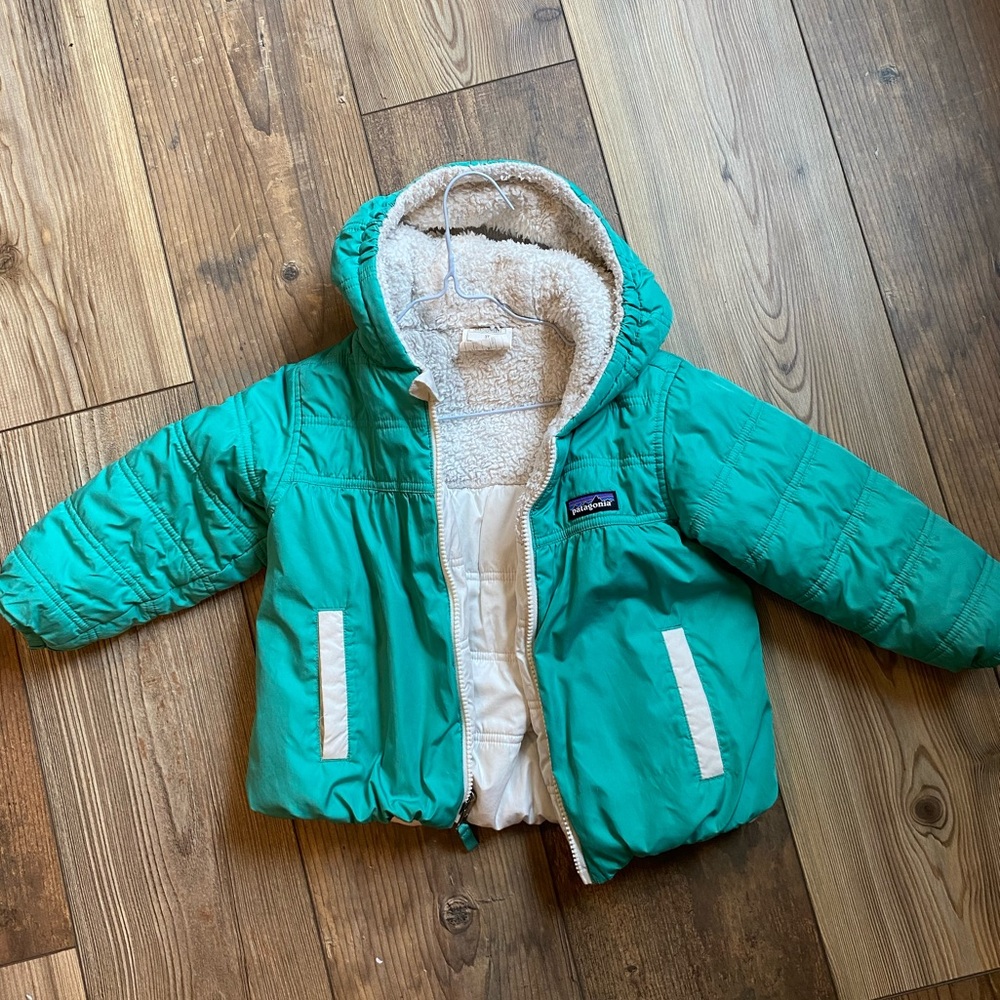 Patagonia reversible coat 3T green white